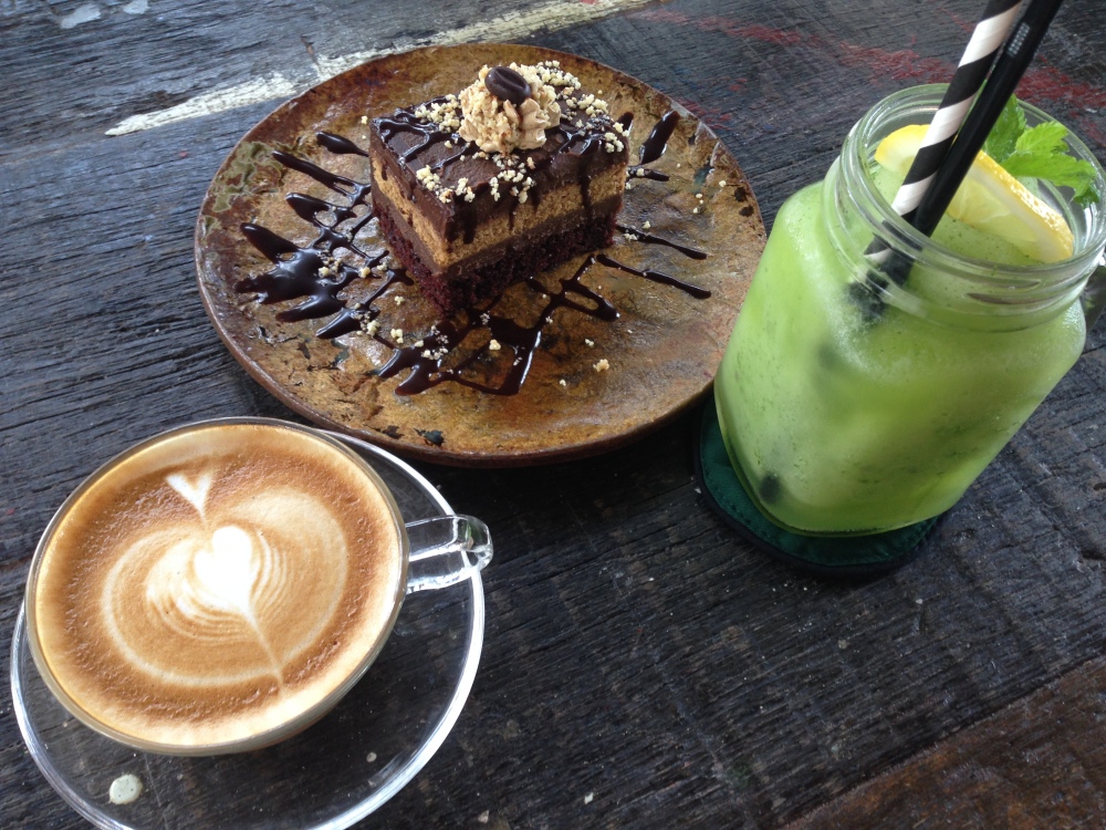 Cafe latte and chocolate cake